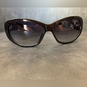 Authentic LOUIS VUITTON Black Speckling
Acetate Iris PM Sunglasses Z0333W